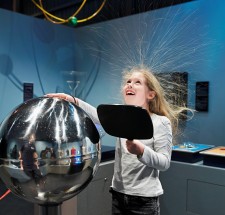 L’Électrium propose une initiation des plus divertissantes aux lois de l’électricité et au mouvement des électrons.